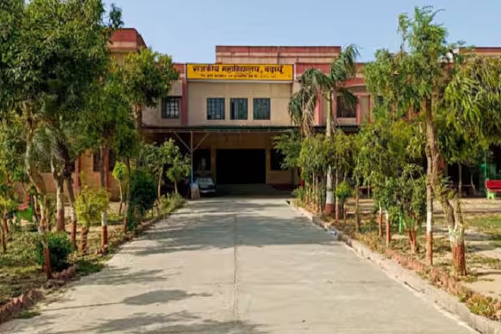 Undergraduate admissions to begin on the 18th; applications accepted until June 15.