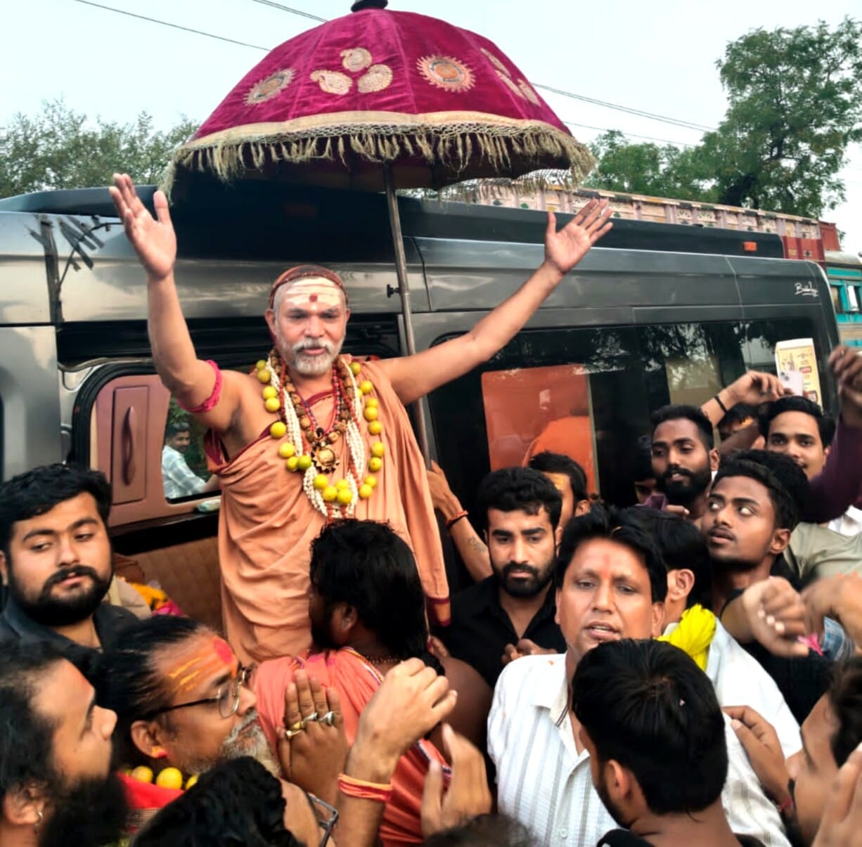 Shankaracharya's 'Gavishtha Yatra' reaches Aligarh; accorded a welcome.