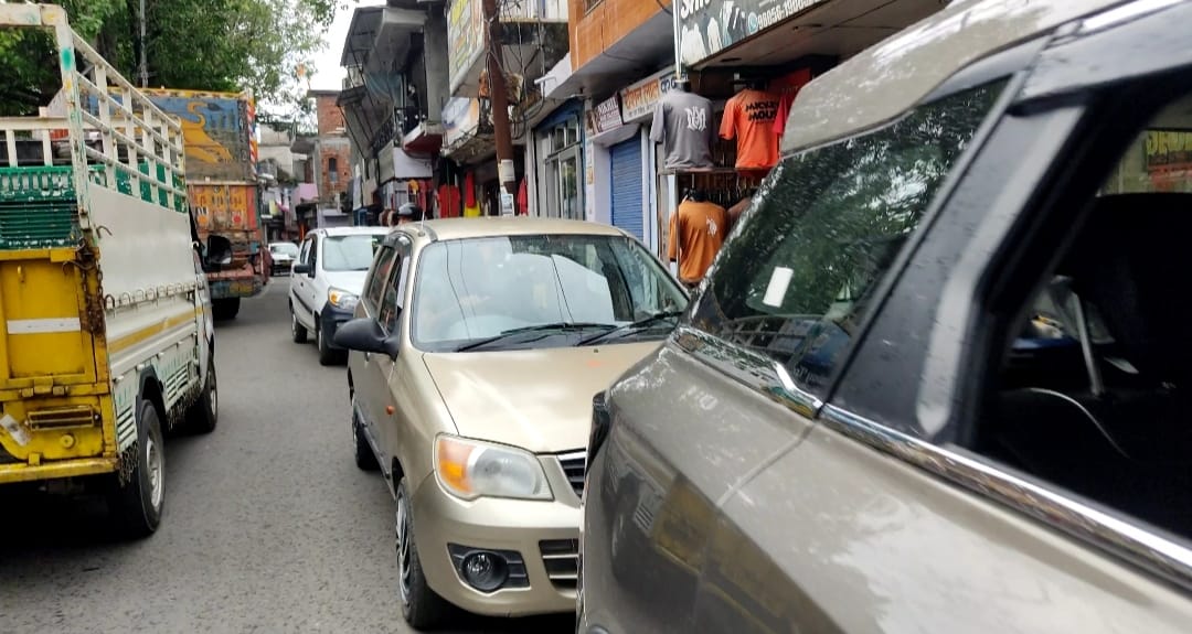 People troubled by traffic jams in Jaysinghpur market.