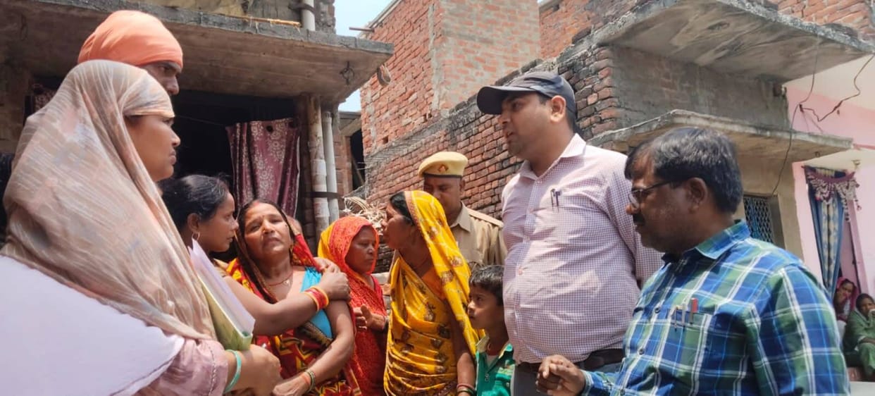 Dilapidated wall collapses in Kushinagar; young girl dies.