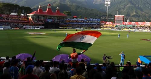 धर्मशाला में भारत-अफगानिस्तान वनडे मैच में तिरंगा लहराते हुए महेंद्र सिंह धोनी के फैन बाबू राम।