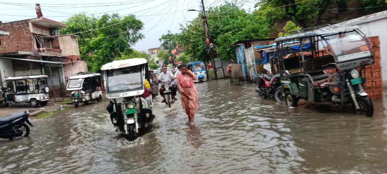 33.8 mm of rain caused waterlogging in many areas
