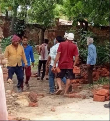 Sikh community members arrived after getting news of construction on the disputed land