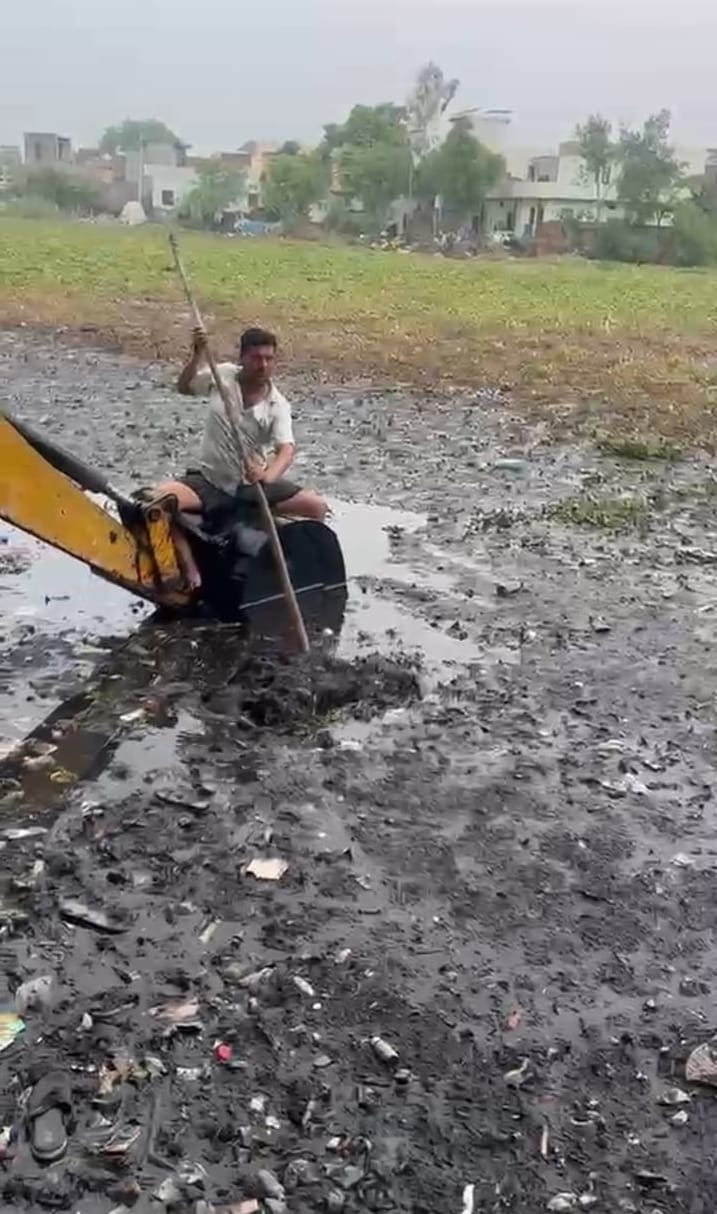 Body of missing farmer from Khidwali found in pond; murder by poisoning with alcohol alleged.
