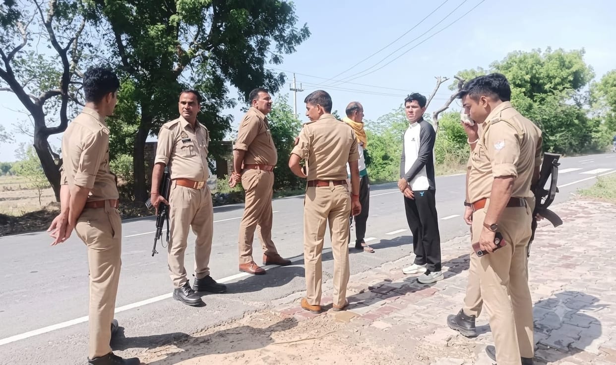 Bike-borne miscreants robbed a mother and son of two lakh rupees and jewelry.