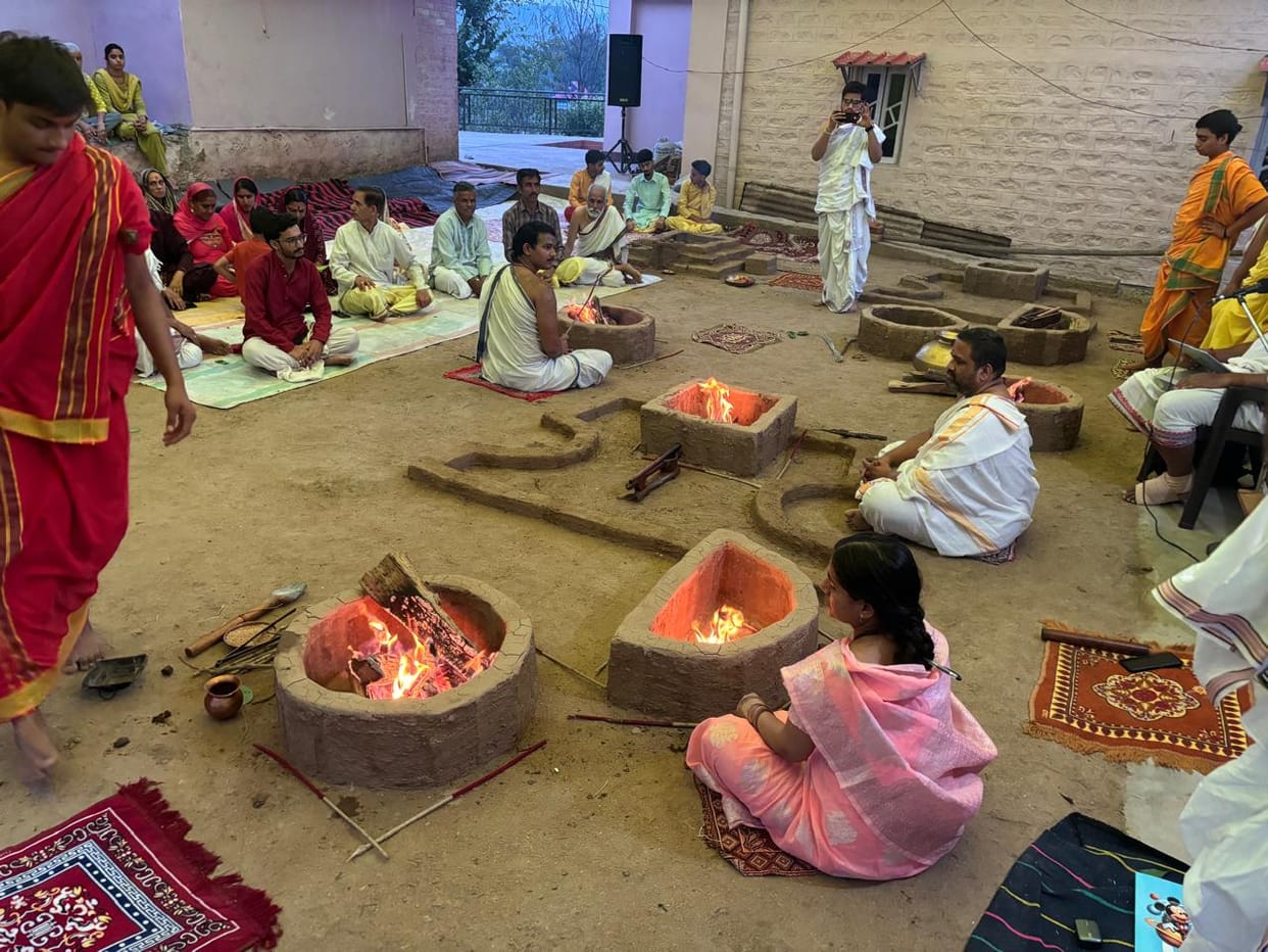 Training in Vedic Yajna is being imparted in Arki.