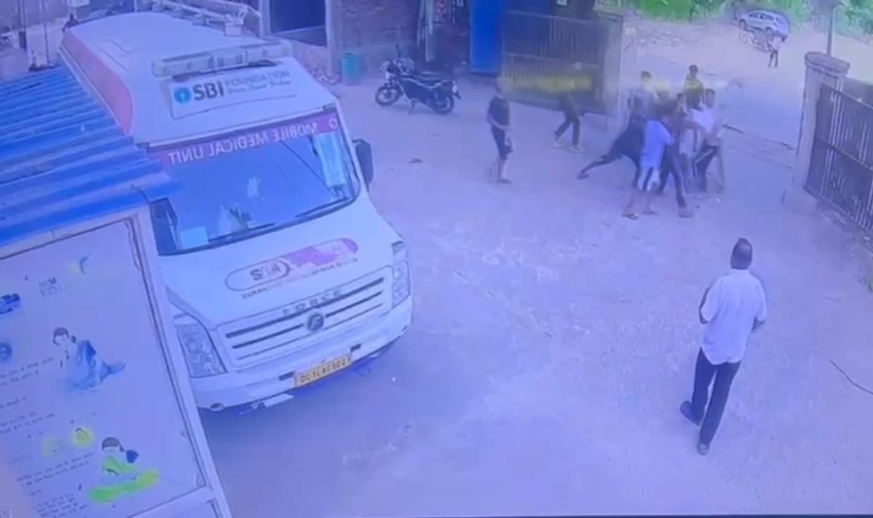 Injured couple attacked again after arriving at hospital