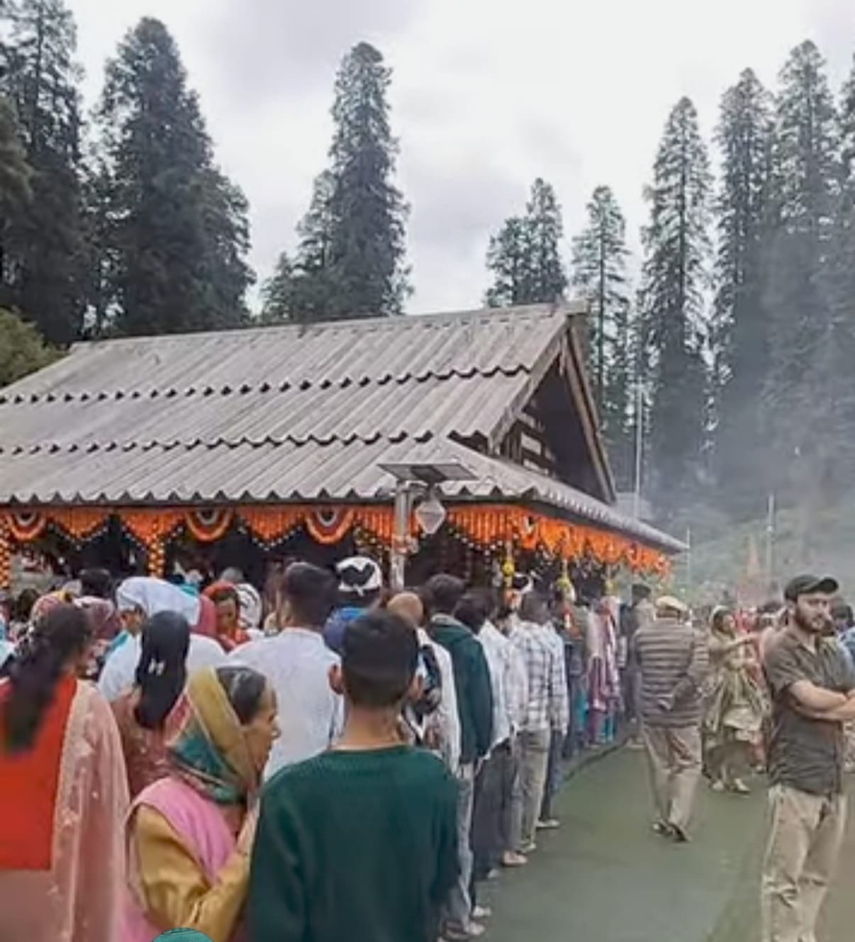 Crowds throng Kamrunag Fair; long traffic jam at Rohanda.
