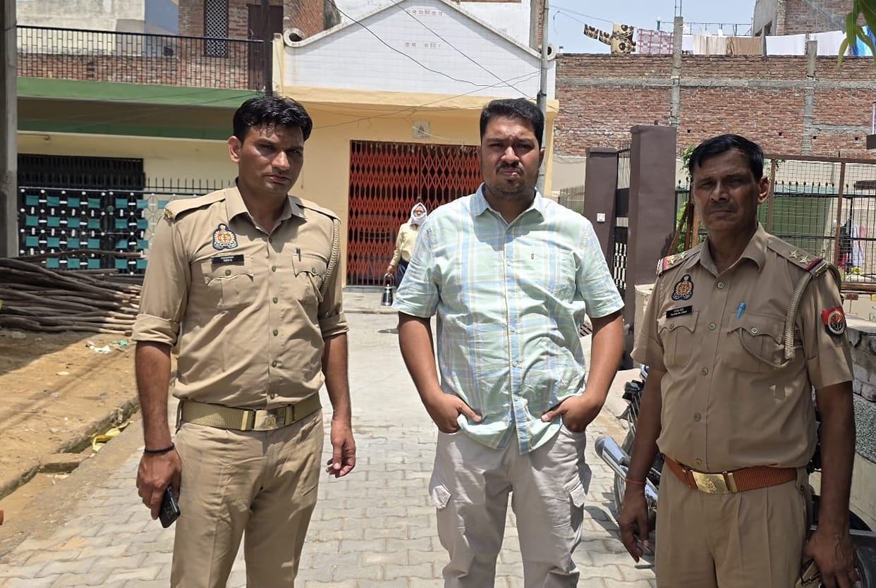 NSUI District President placed under house arrest while on his way to join a protest in Lucknow.