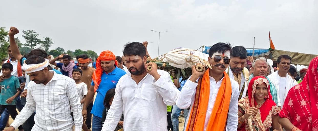 Villagers staged a hunger strike for the construction of an underpass.