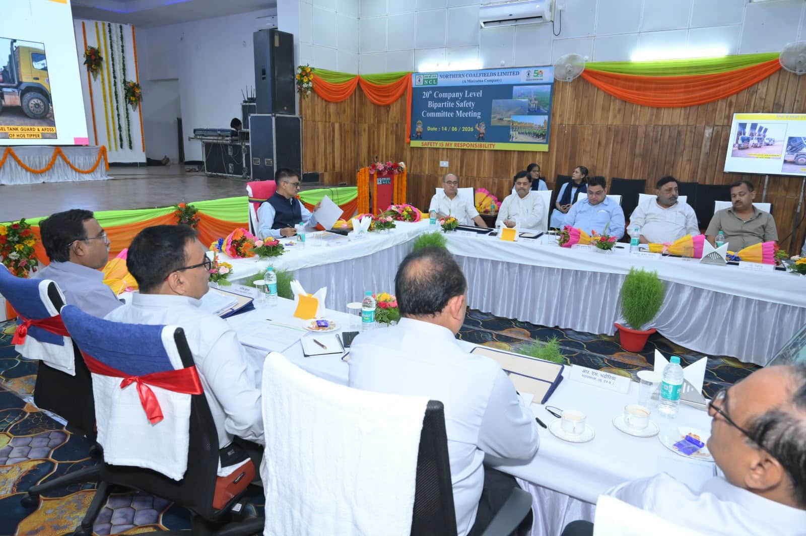 एनसीएल में सुरक्षा पर आयोजित बैठक में मौजूद अधिकारी।स्रोत संस्थान