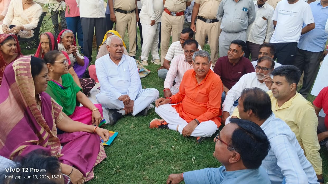 MP conveys message of cleanliness in Narnaul, listens to the grievances of the elderly.