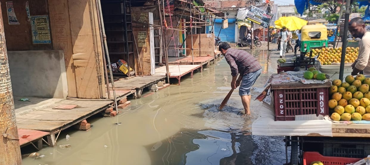 Rain causes waterlogging in many areas