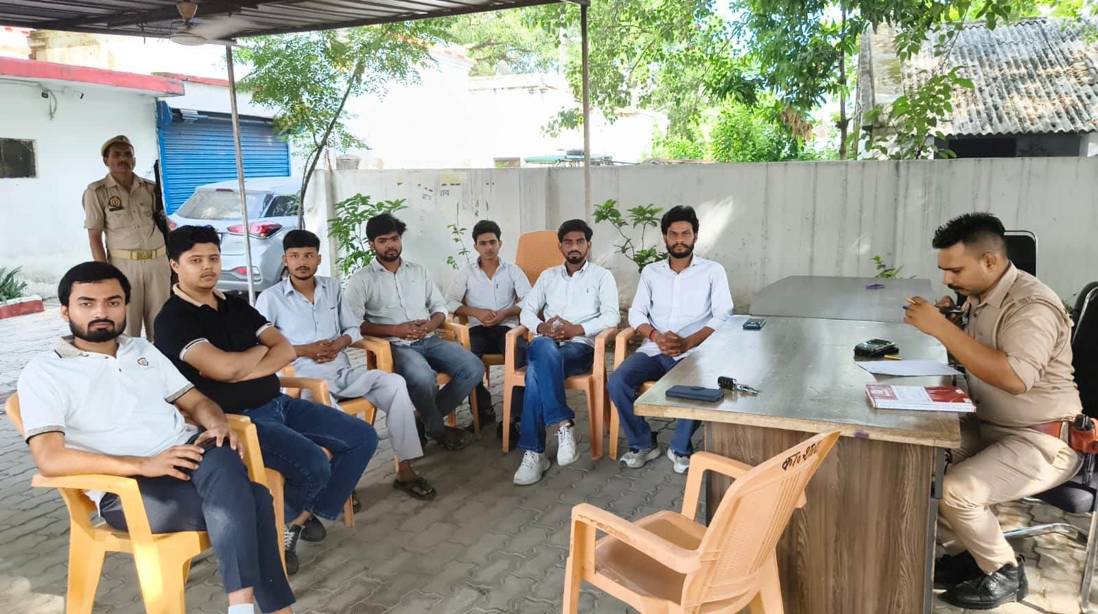 फोटो-13- शहर कोतवाली में पुलिस अभिरक्षा में एनएसयूआई के पदाधिकारी। संवाद