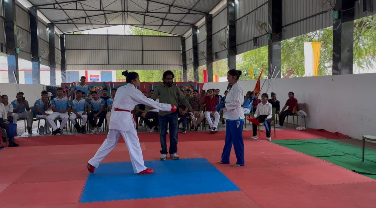 फोटो - 18 जूडो प्रतियोगिता में प्रतिभाग करते खिलाड़ी। संवाद
