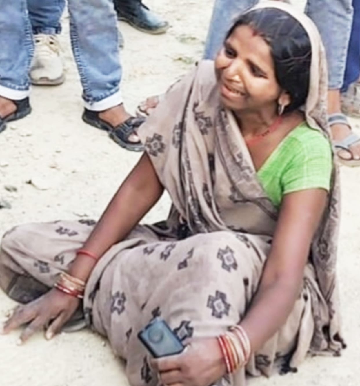 Uncontrolled truck crushes helper due to tyre burst, death
