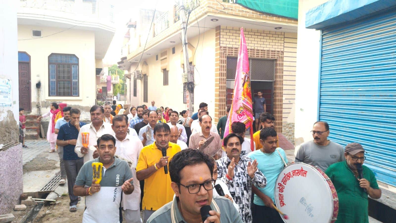 फोटो नंबर-12मोहल्ला पीरआगा में प्रभात फेरी निकालते संस्था के सदस्य। स्रोत: संस्था