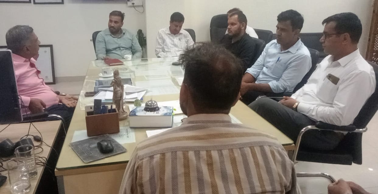 SDM holds meeting regarding SIR survey.