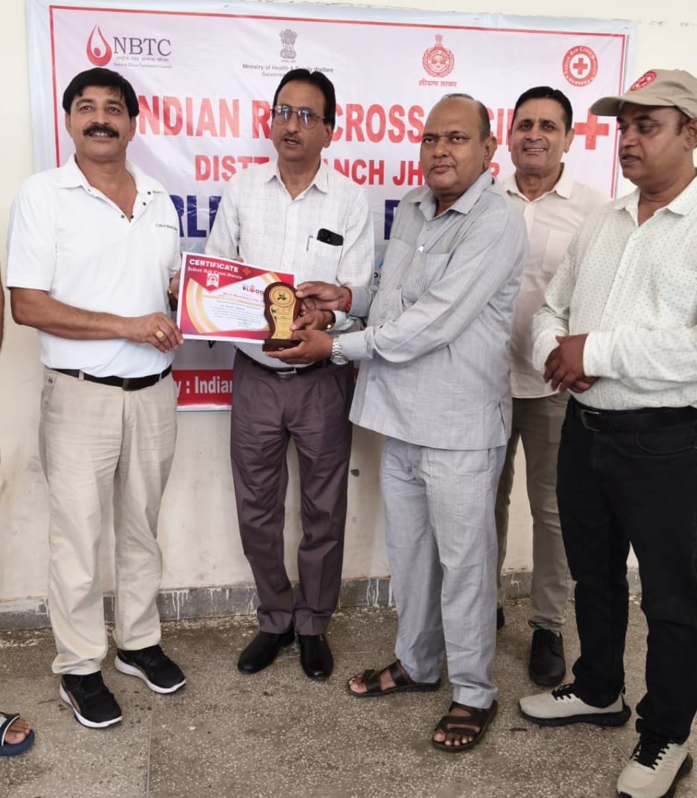 Social worker Naresh Kaushik honored on World Blood Donor Day.
