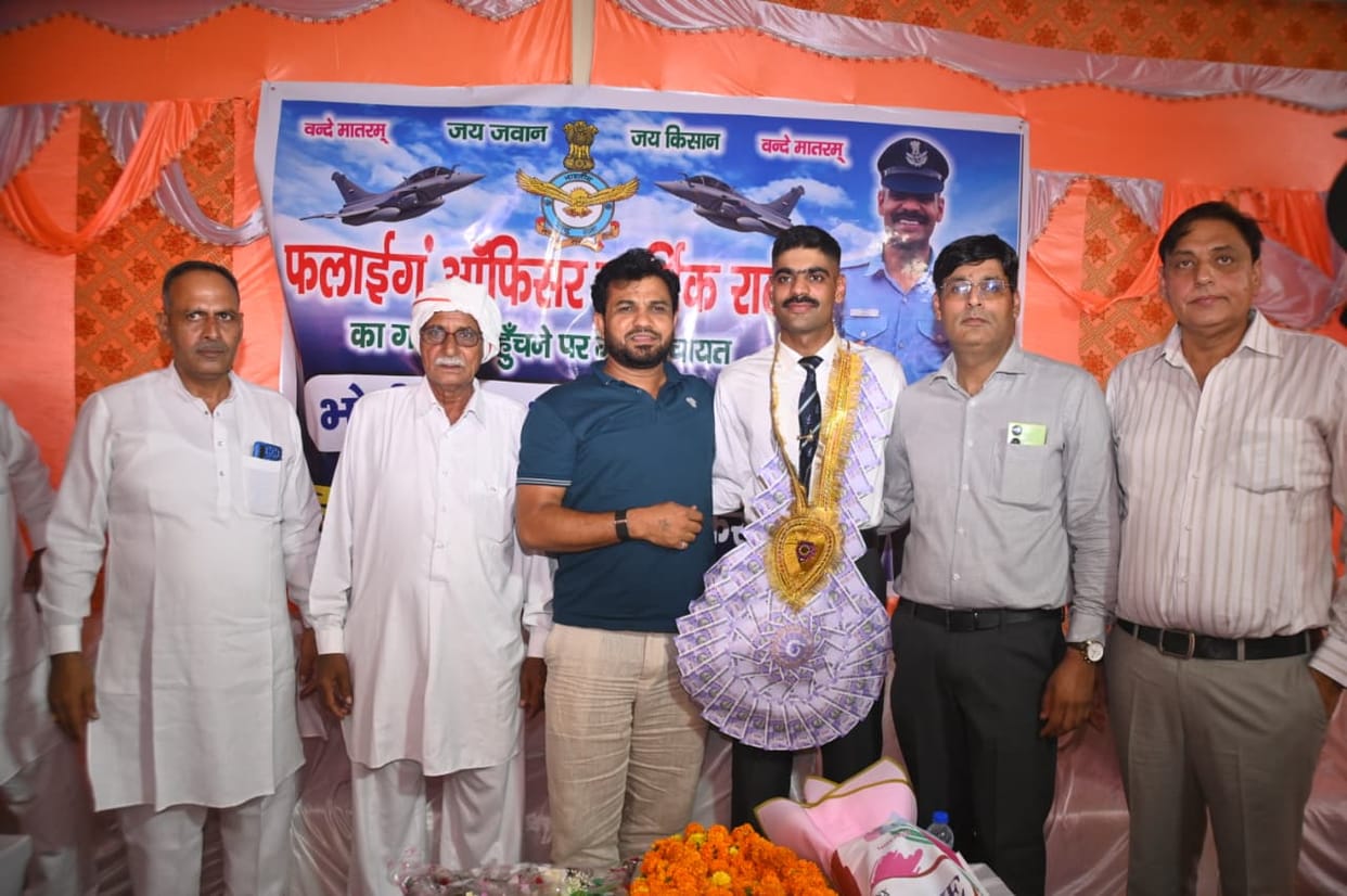 Kartik from Rajlu Garhi becomes a Flying Officer in the Air Force; honored by the MLA.