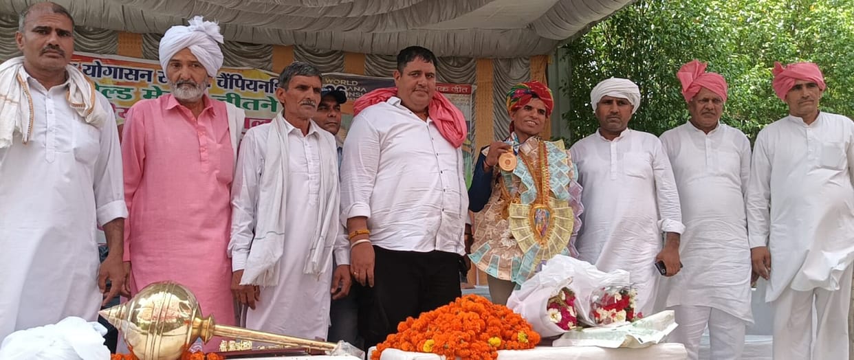 BSF Jawan Wins Gold at Asian Yoga Championship; Welcomed Upon Returning to Village