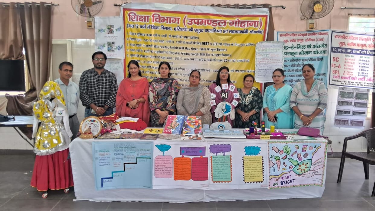Crowds throng the exhibition of government schemes; the public is gaining information about beneficial programs.