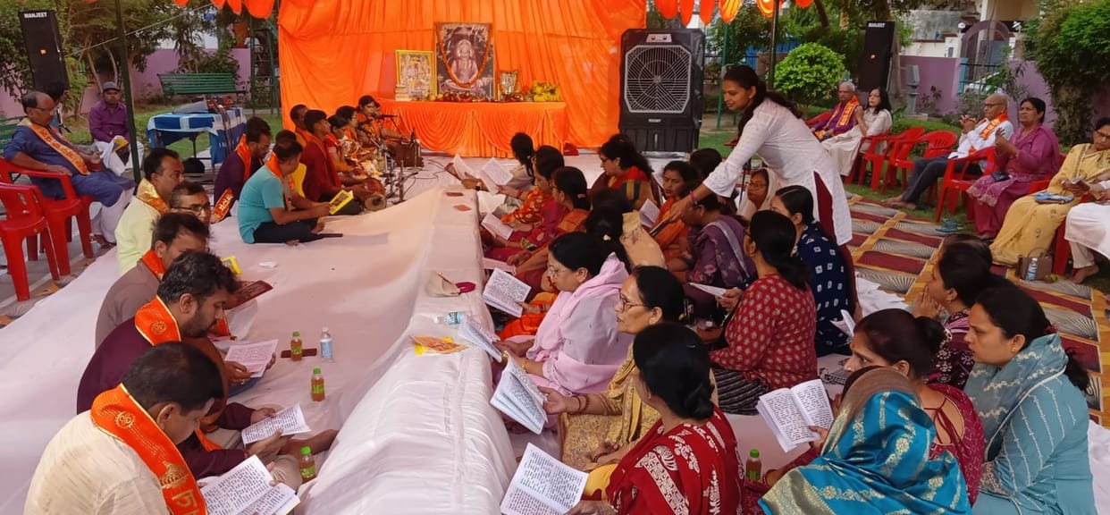A community feast was organized following the musical recital of the Sundarkand.