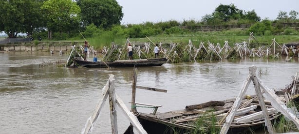 Kushinagar News: गंडक की लहरों पर ‘परक्यूपाइन’ का पहरा, कम लागत में कटान रोकने में सफल