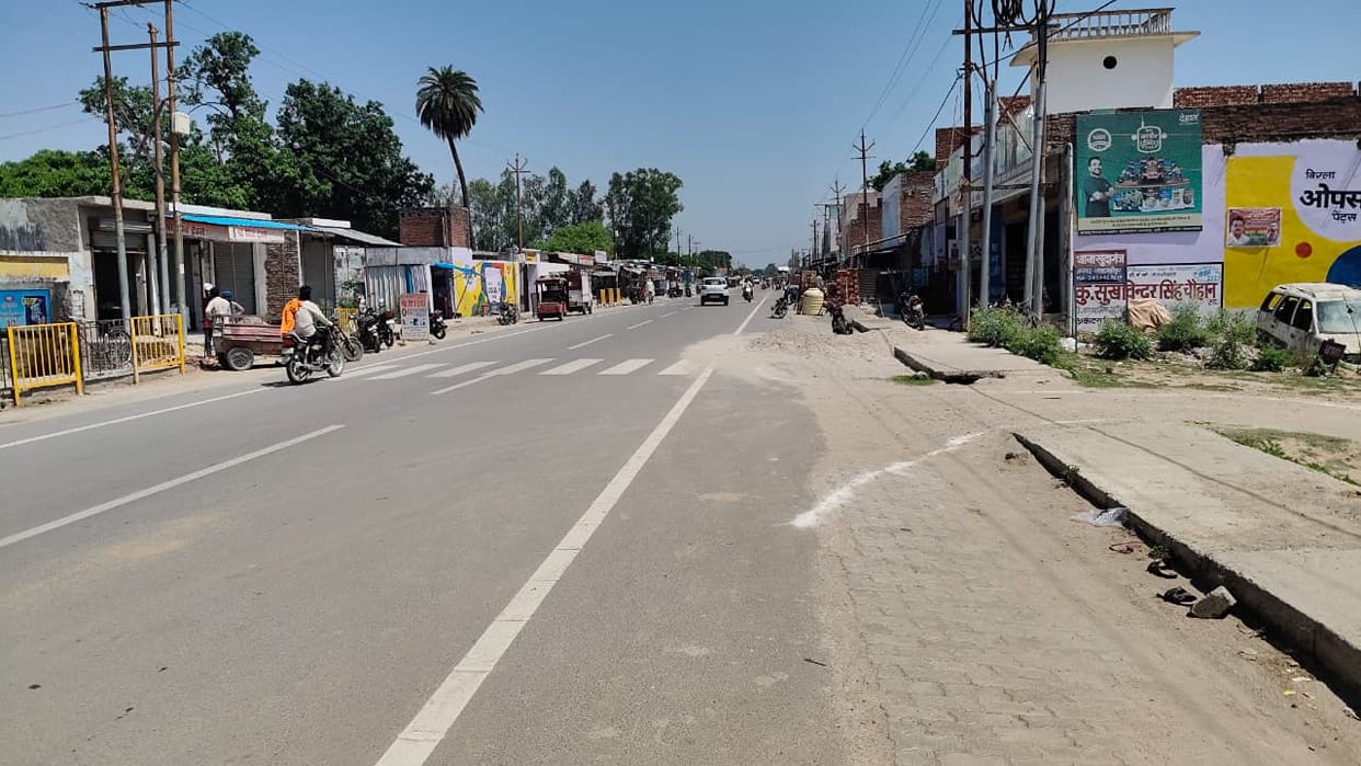 Risk of accidents on the Khudaganj-Katra route due to the absence of speed breakers.