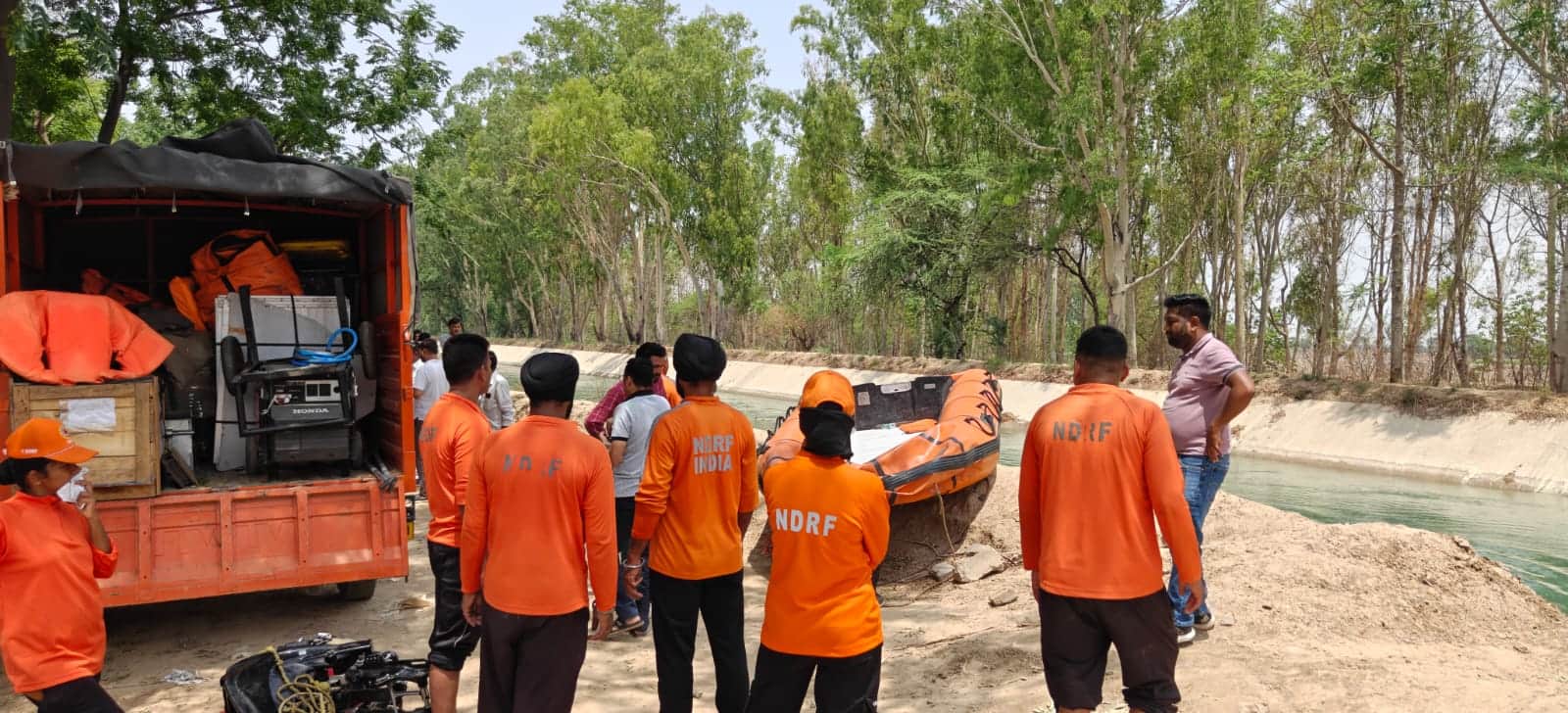 मौके पर पहुंची एनडीआरएफ टीम भूपेंद्र को तलाशने के अभियान में लगी हुई :संवाद