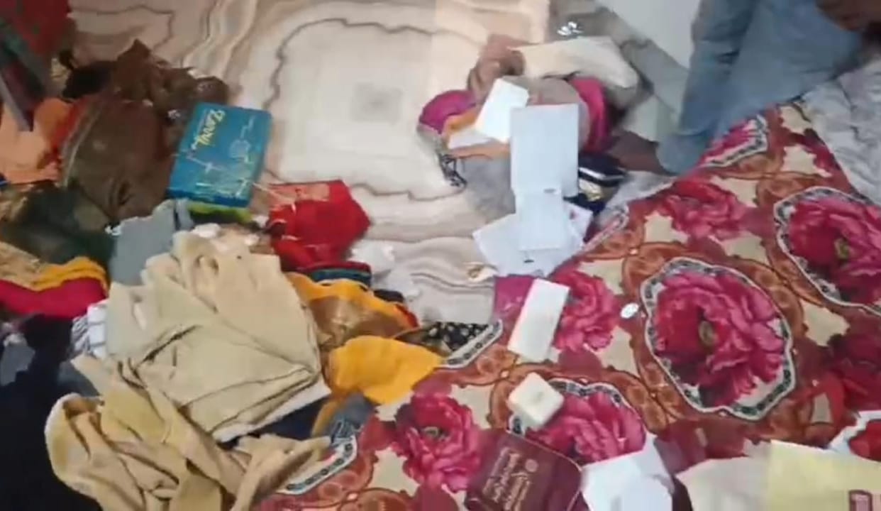 Thieves made off with cash and jewelry worth lakhs.