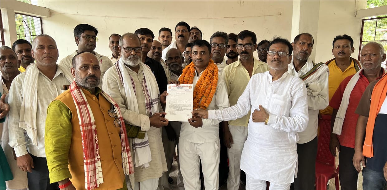 Advocate Dinesh Sharma appointed District President of the Rashtriya Nai Mahasabha.