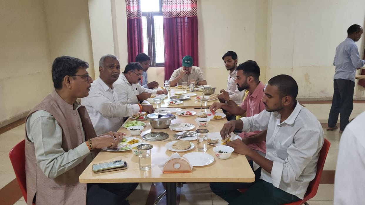 The Vice-Chancellor inspected the arrangements while dining with the students