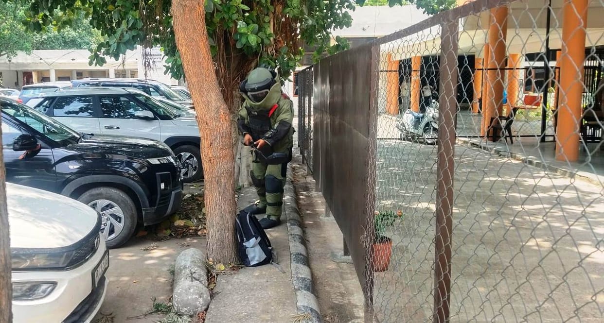 Bomb disposal squad conducts mock drill at Pehowa court complex.