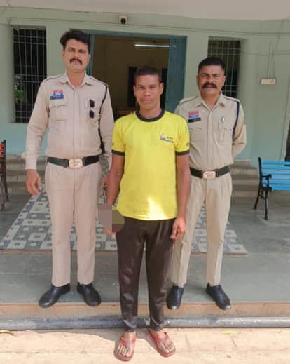 Dispute over land division turns deadly Younger brother kills elder brother with a pickaxe follo  in bemetara