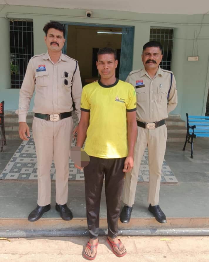 Dispute over land division turns deadly Younger brother kills elder brother with a pickaxe follo  in bemetara