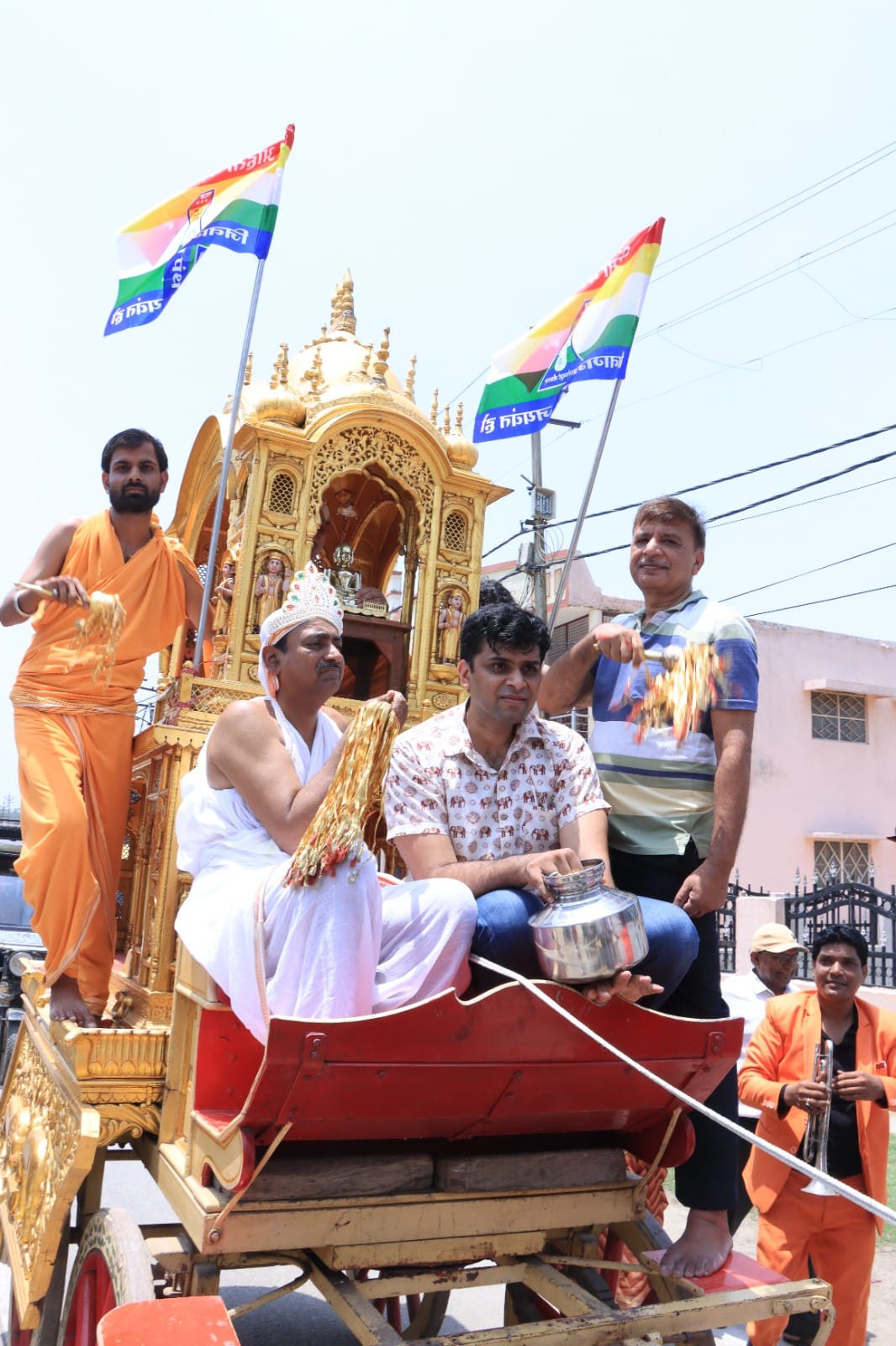The Jain community turned out in large numbers for Lord Shantinath's chariot procession.