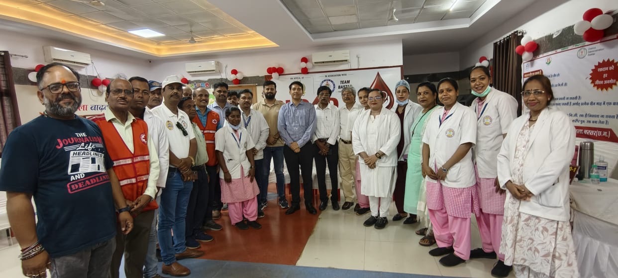 donation camp organized at Maharani Hospital citizens including the IG and SP donated blood in Blood