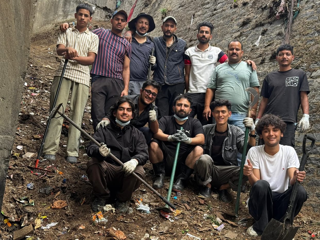 Villagers were troubled by the accumulation of garbage under the Samoli bridge for years