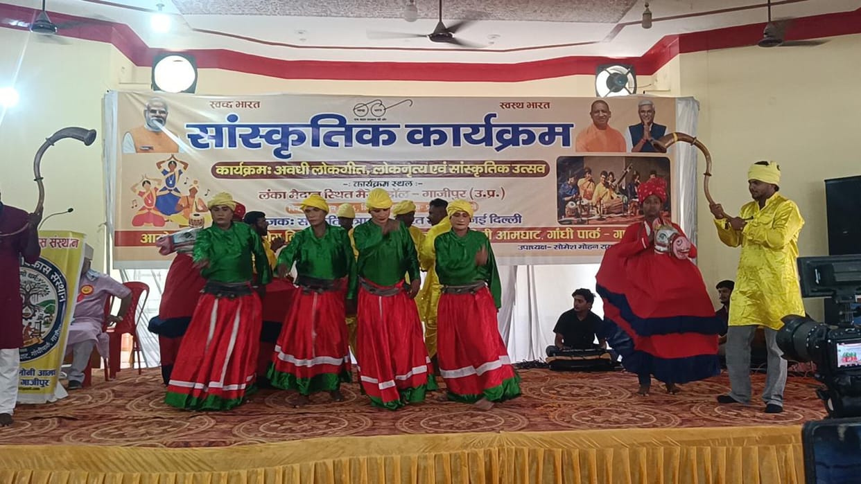 People were captivated by the dance performance.