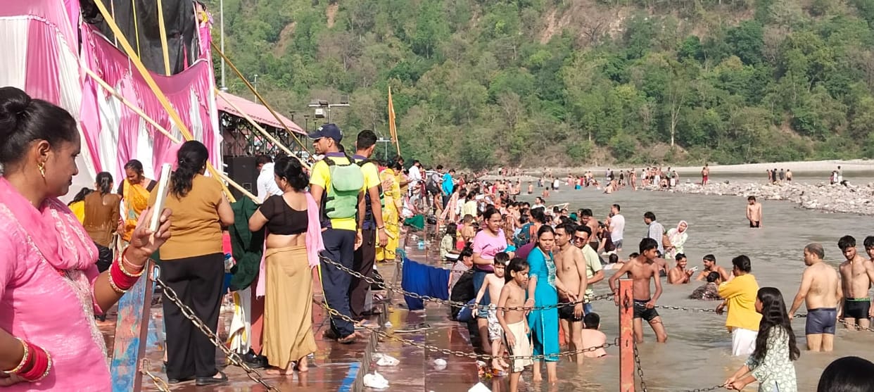 Crowds gathered on the banks of the Ganges in Rishikesh