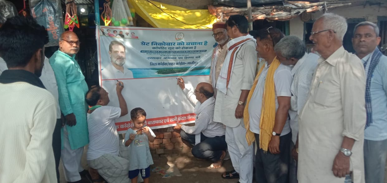 Extended support to Rahul Gandhi by signing.