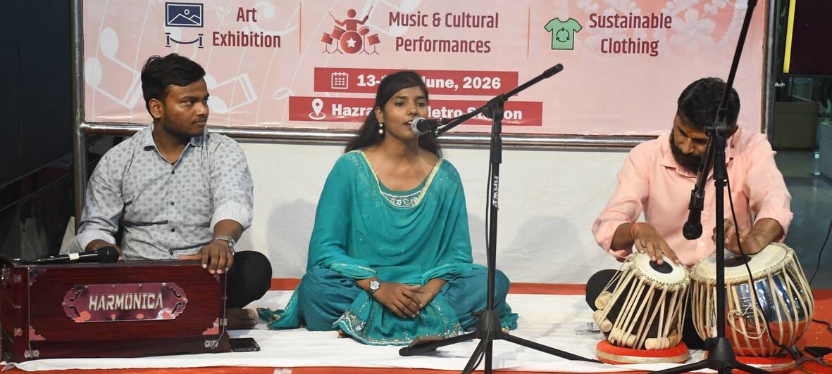 A beautiful glimpse of Indian culture was seen in the singing and dancing.
