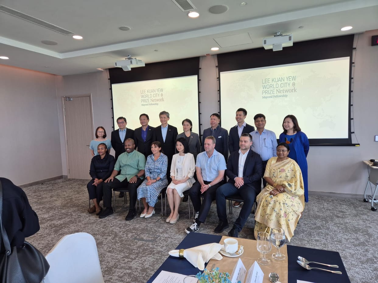 Mayor presents vision for Agra's development in Singapore.