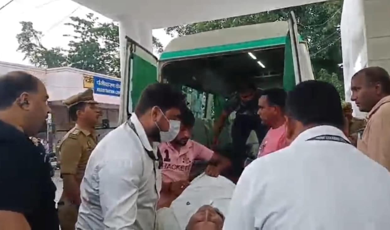 Businessman suffers heart attack in front of minister-in-charge at conference; chaos ensues.