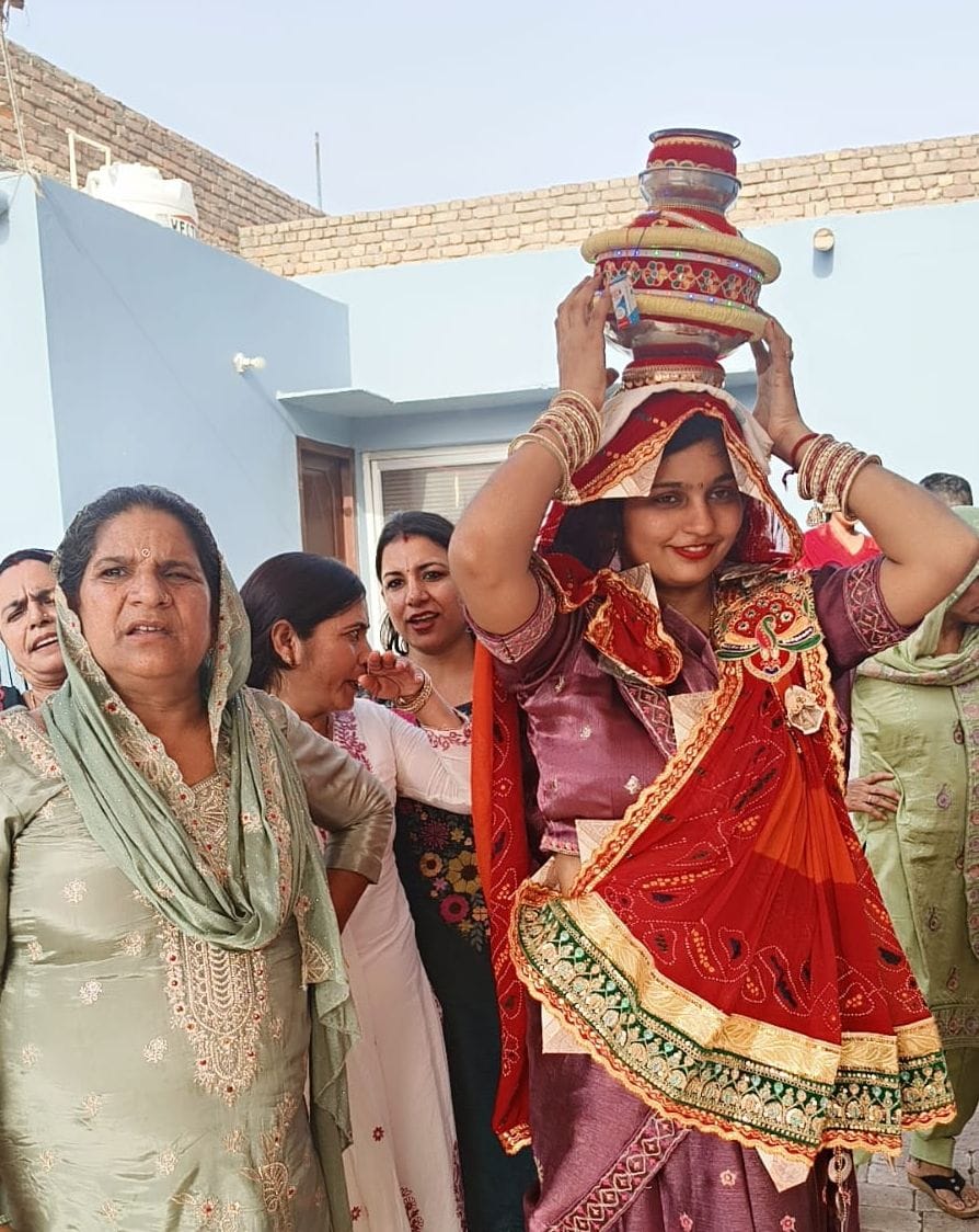 In Ramgarh village, a well was worshipped and sweets were distributed on the birth of a daughter.