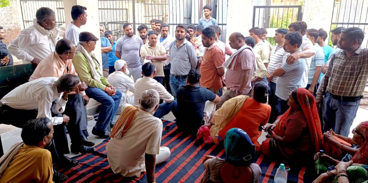 Three-hour protest at the power station; officials did not arrive