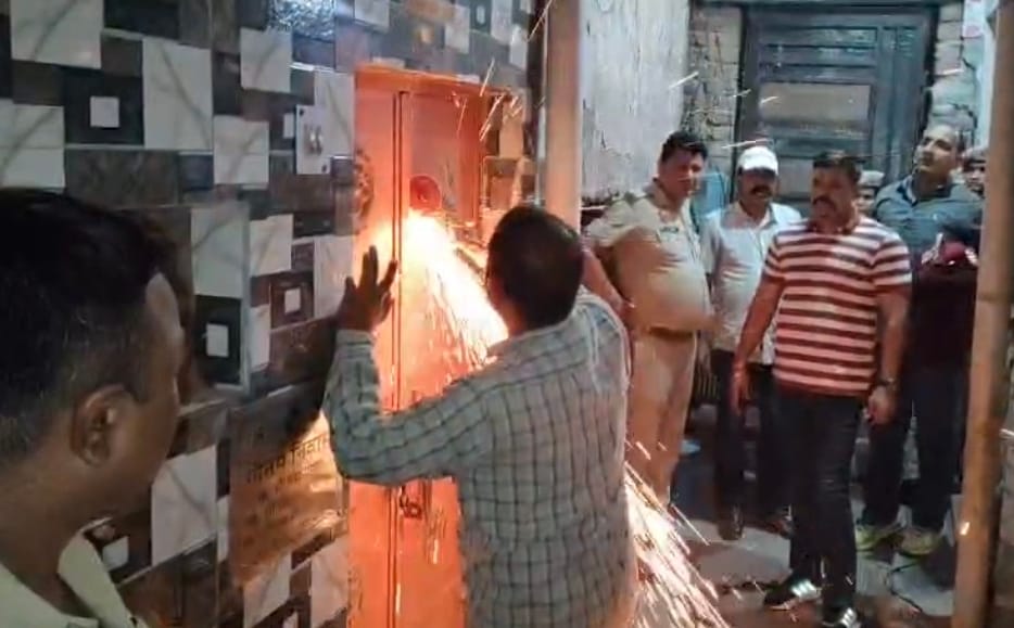 The police broke down the house door using a grinder.