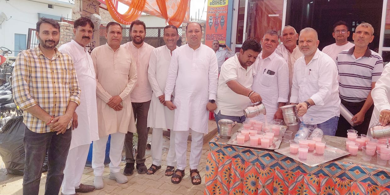 A stall serving cold, sweet water was set up on the bypass.