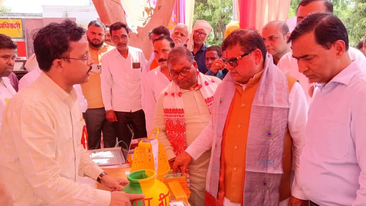 Inspected the departmental stalls at the fair.